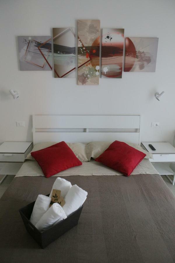 Soleluna Fiera 6 Rooms Μπολόνια Εξωτερικό φωτογραφία