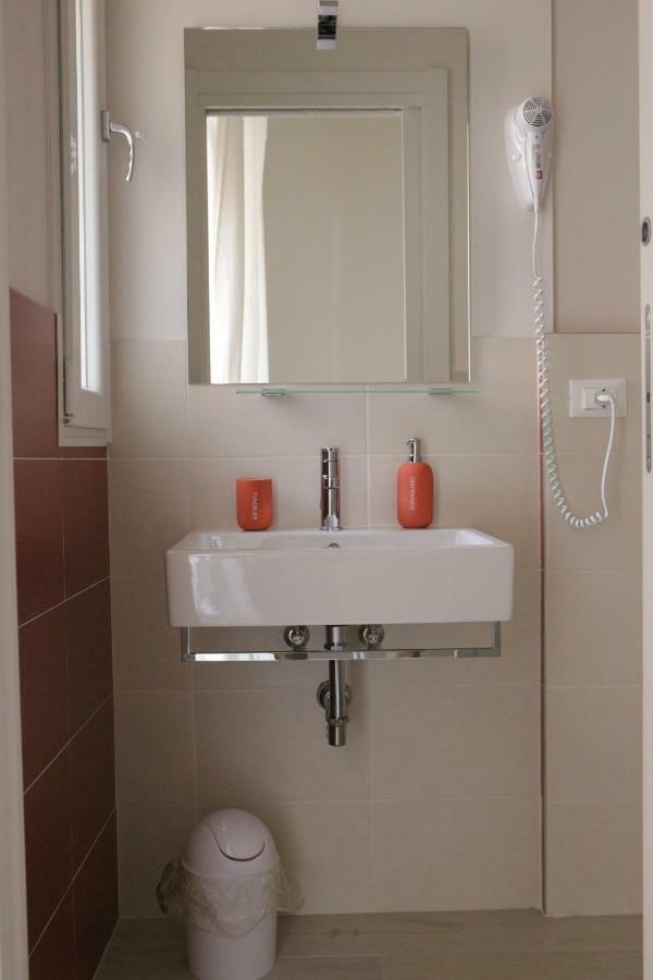 Soleluna Fiera 6 Rooms Μπολόνια Εξωτερικό φωτογραφία