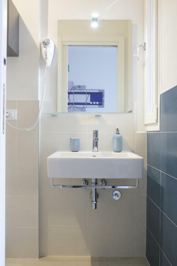 Soleluna Fiera 6 Rooms Μπολόνια Εξωτερικό φωτογραφία