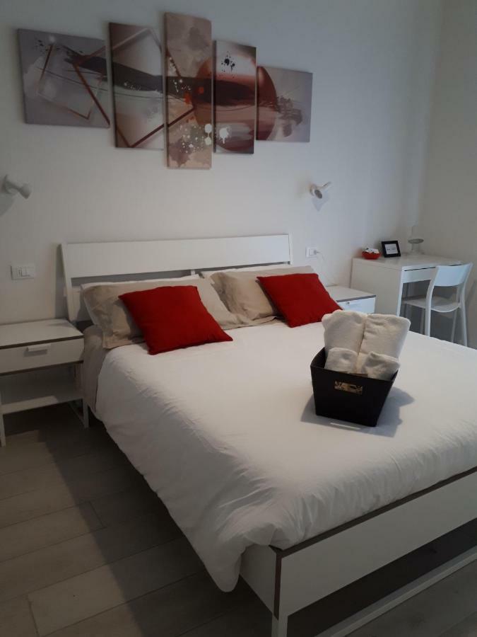 Soleluna Fiera 6 Rooms Μπολόνια Εξωτερικό φωτογραφία